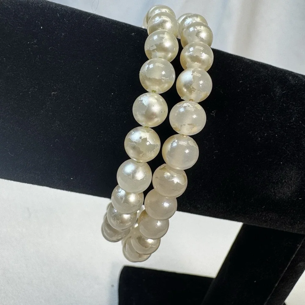 Vintage Double Strand White Beaded Bracelet with Clasp MCM Classic‎ Style